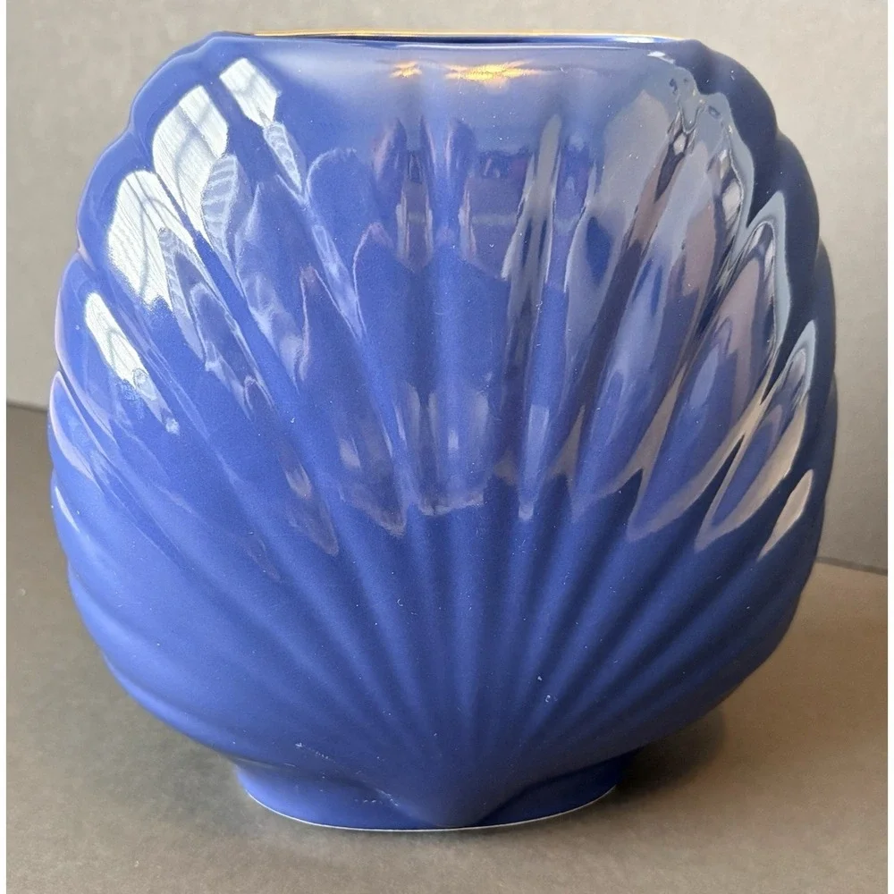 Vintage Japan Fine China Shell Clam Scallop Vase Blue w/ Iris Flowers Gold‎ Trim